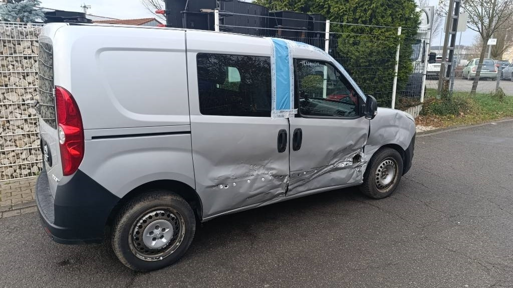 Opel Combo Kastenwagen Transp. Seitenschaden fahrbereit - Лекотоварен автомобил фургон: снимка 3 Opel Combo Kastenwagen Transp. Seitenschaden fahrbereit - Лекотоварен автомобил фургон: снимка 3