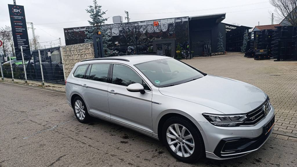 Volkswagen Passat GTE 1.4 TSI DSG GTE Plug-in-Hybrid 1. Hand - Лек автомобил: снимка 1 Volkswagen Passat GTE 1.4 TSI DSG GTE Plug-in-Hybrid 1. Hand - Лек автомобил: снимка 1