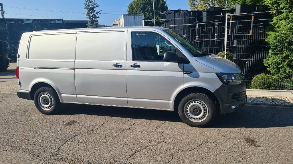Volkswagen T5 2.0 TDI, Kasten, Werkstattschränke, Klima, AHK - Лекотоварен автомобил фургон: снимка 4 Volkswagen T5 2.0 TDI, Kasten, Werkstattschränke, Klima, AHK - Лекотоварен автомобил фургон: снимка 4