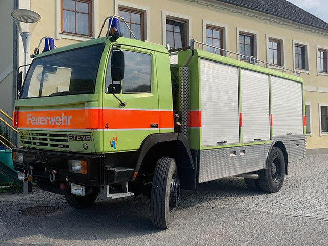 Steyr 15S31 4x4 Feuerwehrfahrzeug - Пожарна кола: снимка 2 Steyr 15S31 4x4 Feuerwehrfahrzeug - Пожарна кола: снимка 2