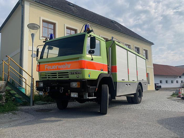 Steyr 15S31 4x4 Feuerwehrfahrzeug - Пожарна кола: снимка 3 Steyr 15S31 4x4 Feuerwehrfahrzeug - Пожарна кола: снимка 3