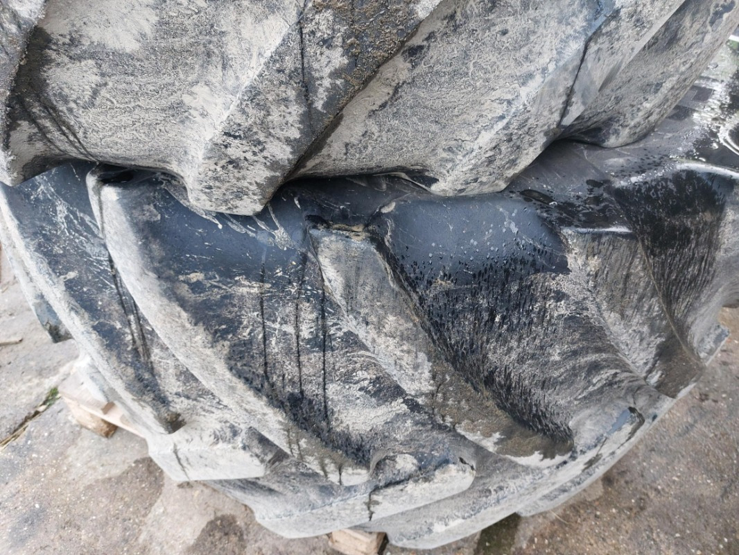 Continental 900/60R38 750/55R30 John Deere 8335R 8430 8530 - Гуми и джанти: снимка 2 Continental 900/60R38 750/55R30 John Deere 8335R 8430 8530 - Гуми и джанти: снимка 2