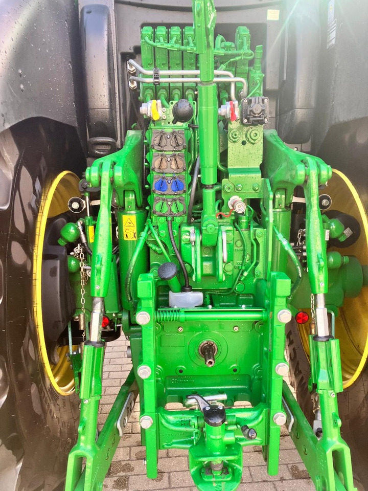 John Deere 6R 175 - Трактор: снимка 4 John Deere 6R 175 - Трактор: снимка 4