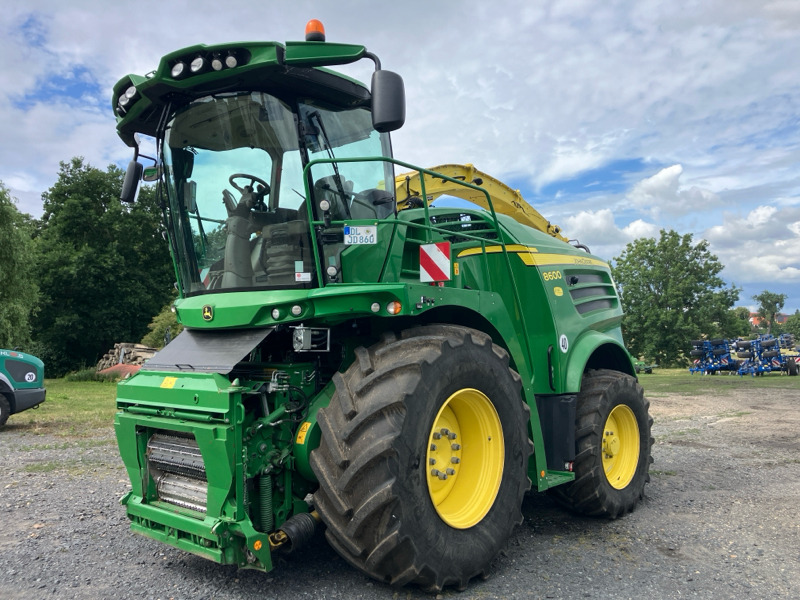 John Deere 8600 mit Kemper 460 StalkBuster und 639 PickUp - Комбайн: снимка 1 John Deere 8600 mit Kemper 460 StalkBuster und 639 PickUp - Комбайн: снимка 1