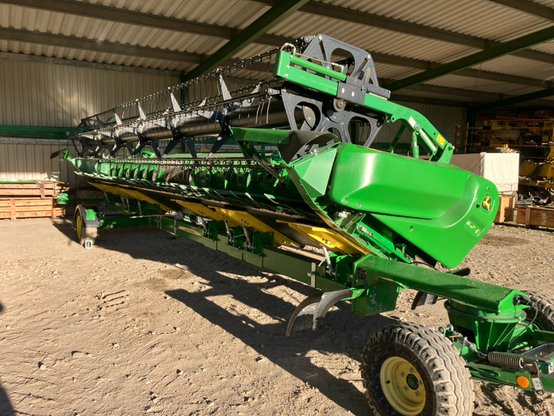 Зърнокомбайн John Deere T670i mit 630X Schneidwerk: снимка 9