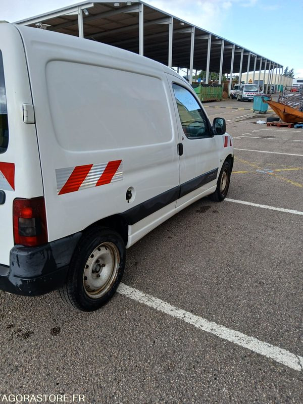 BERLINGO 495AHR54 220260 KM ATTENTON YA UNE CONTRE VISITE - Малък ван: снимка 2 BERLINGO 495AHR54 220260 KM ATTENTON YA UNE CONTRE VISITE - Малък ван: снимка 2