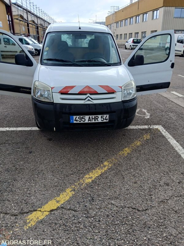 BERLINGO 495AHR54 220260 KM ATTENTON YA UNE CONTRE VISITE - Малък ван: снимка 1 BERLINGO 495AHR54 220260 KM ATTENTON YA UNE CONTRE VISITE - Малък ван: снимка 1