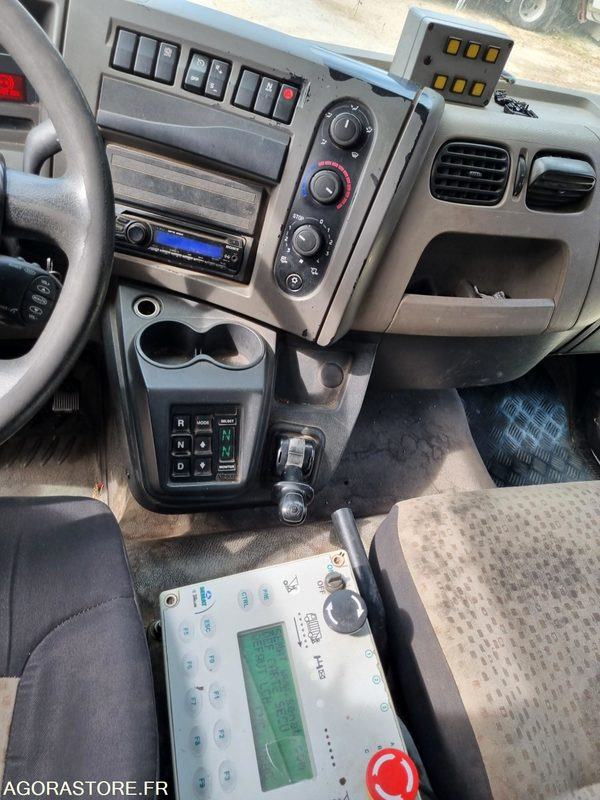 BOM RENAULT 16T SEMAT DE 2012 - 132000 KM (R3S033) - Боклукчийска кола: снимка 5 BOM RENAULT 16T SEMAT DE 2012 - 132000 KM (R3S033) - Боклукчийска кола: снимка 5