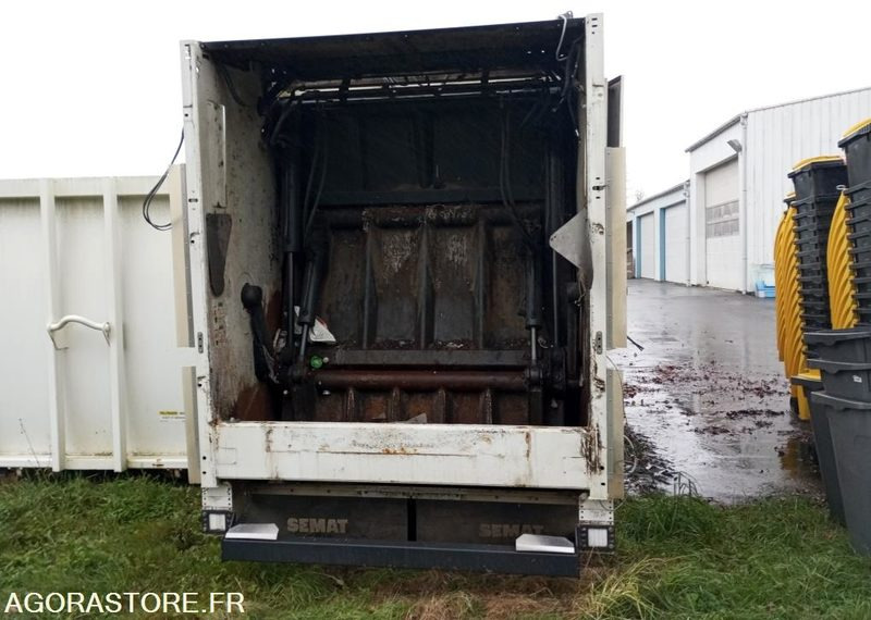 BOM Renault non roulante (sans culasse) 347000kms - Боклукчийска кола: снимка 2 BOM Renault non roulante (sans culasse) 347000kms - Боклукчийска кола: снимка 2