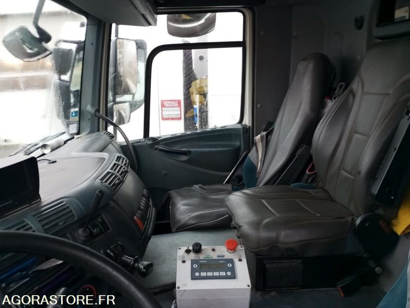 BOM Renault non roulante (sans culasse) 347000kms - Боклукчийска кола: снимка 3 BOM Renault non roulante (sans culasse) 347000kms - Боклукчийска кола: снимка 3