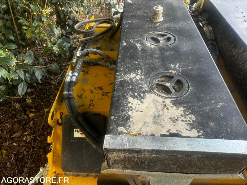 Balai pour relevage avant ou arrière Rabaud Turbonet 1500 - Мотометачна машина: снимка 1 Balai pour relevage avant ou arrière Rabaud Turbonet 1500 - Мотометачна машина: снимка 1