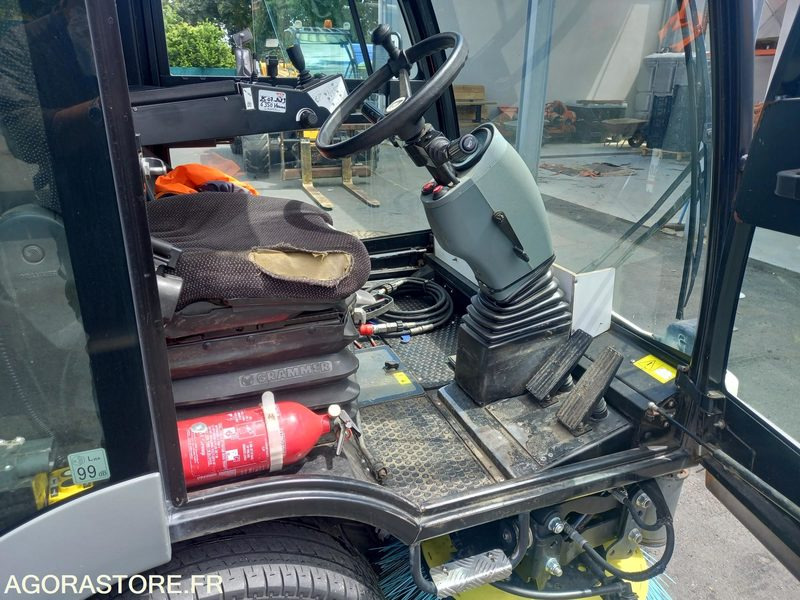 Balayeuse de voirie - Мотометачна машина: снимка 5 Balayeuse de voirie - Мотометачна машина: снимка 5