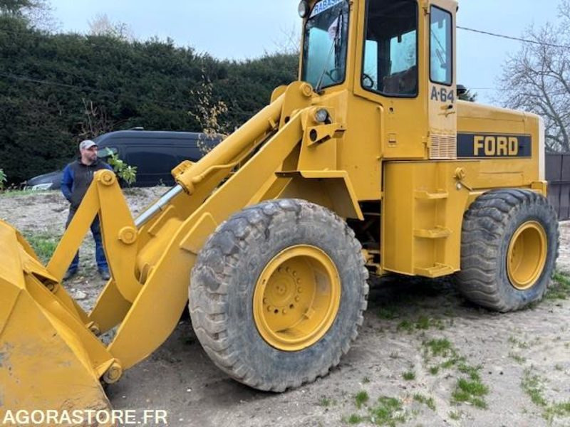 CHARGEUSE FORD A-64 1975 5650 HEURES - Товарач: снимка 1 CHARGEUSE FORD A-64 1975 5650 HEURES - Товарач: снимка 1