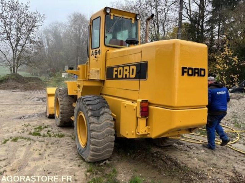 CHARGEUSE FORD A-64 1975 5650 HEURES - Товарач: снимка 3 CHARGEUSE FORD A-64 1975 5650 HEURES - Товарач: снимка 3