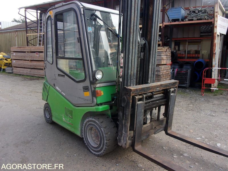 CHARIOT ÉLÉVATEUR 3 TONNES POSITIONNEUR DE FOURCHES ELECTRIQUE CESAB - Електрокар: снимка 1 CHARIOT ÉLÉVATEUR 3 TONNES POSITIONNEUR DE FOURCHES ELECTRIQUE CESAB - Електрокар: снимка 1