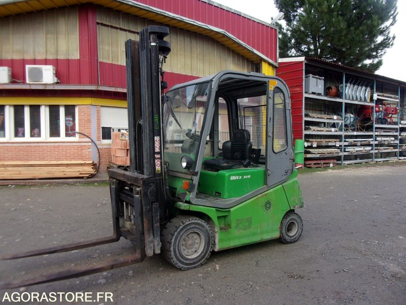CHARIOT ÉLÉVATEUR 3 TONNES POSITIONNEUR DE FOURCHES ELECTRIQUE CESAB - Електрокар: снимка 2 CHARIOT ÉLÉVATEUR 3 TONNES POSITIONNEUR DE FOURCHES ELECTRIQUE CESAB - Електрокар: снимка 2