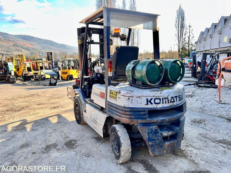 CHARIOT ÉLÉVATEUR À GAZ KOMATSU FG25T-11E AVEC PINCES - 1995 / 7938 HEURES - Дизелов мотокар: снимка 2 CHARIOT ÉLÉVATEUR À GAZ KOMATSU FG25T-11E AVEC PINCES - 1995 / 7938 HEURES - Дизелов мотокар: снимка 2