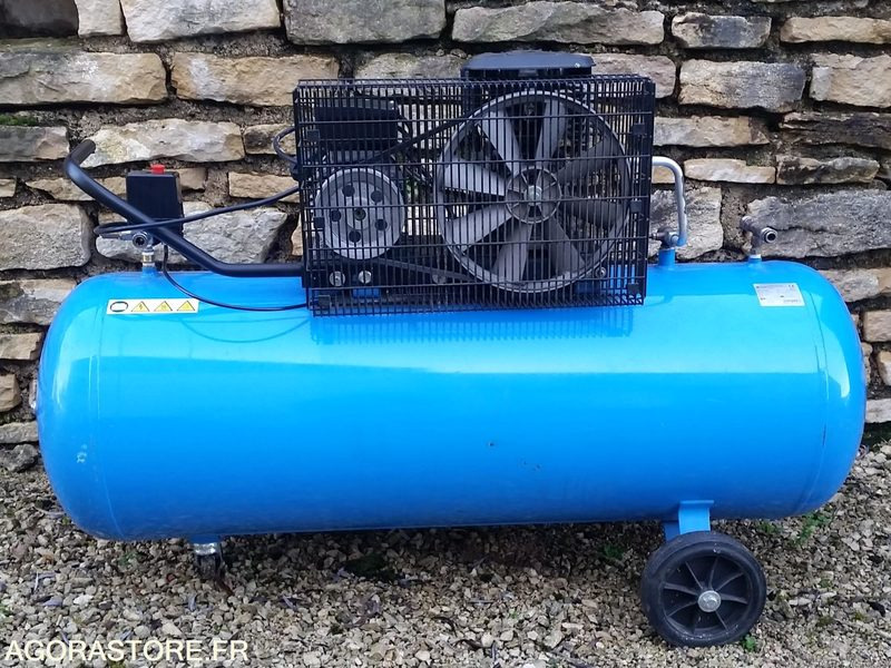 COMPRESSEUR LUCHARD COMPAIR MODELE CLC 203 200L 220v - Компресор за въздух: снимка 2 COMPRESSEUR LUCHARD COMPAIR MODELE CLC 203 200L 220v - Компресор за въздух: снимка 2