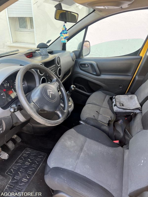 Citroen berlingo - 2016 - 76000km - Лек автомобил: снимка 3 Citroen berlingo - 2016 - 76000km - Лек автомобил: снимка 3