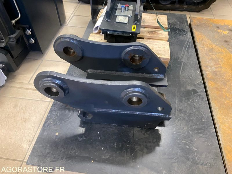 Coupleur hydraulique + 3 godets Neufs pour pelle 6T - Строително оборудване: снимка 3 Coupleur hydraulique + 3 godets Neufs pour pelle 6T - Строително оборудване: снимка 3