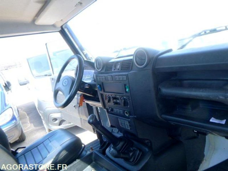 DEFENDER -Land Rover - 2011 - 131930km - 122ch - BON ETAT - Джип: снимка 4 DEFENDER -Land Rover - 2011 - 131930km - 122ch - BON ETAT - Джип: снимка 4
