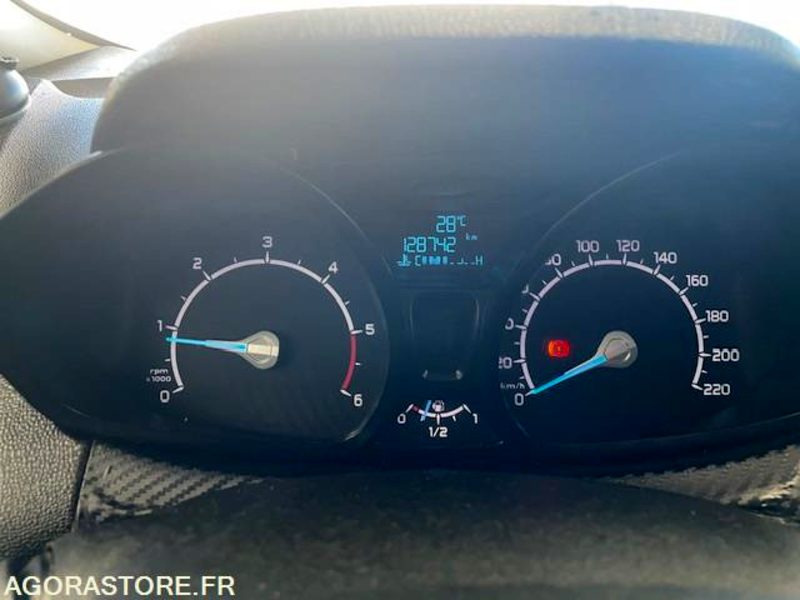 ECOSPORT TITANIUM 1.5 TDCI 90cv . 08/2014 . 128300 km - Джип: снимка 5 ECOSPORT TITANIUM 1.5 TDCI 90cv . 08/2014 . 128300 km - Джип: снимка 5
