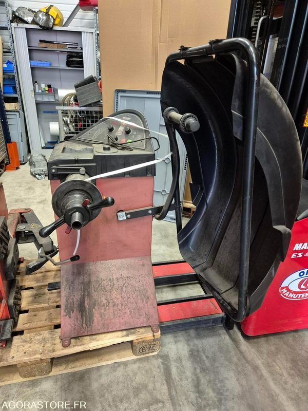 EQUILIBREUSE DE ROUES FACOM - Инструмент/ Оборудване: снимка 2 EQUILIBREUSE DE ROUES FACOM - Инструмент/ Оборудване: снимка 2