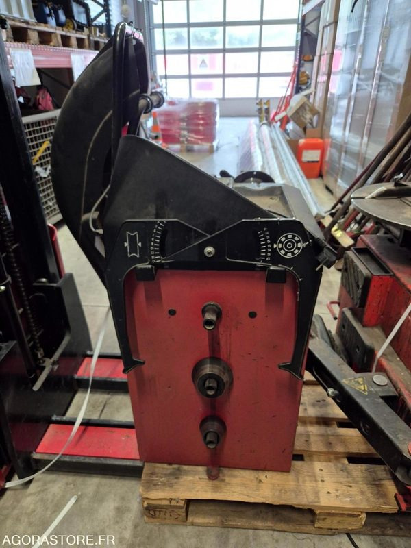 EQUILIBREUSE DE ROUES FACOM - Инструмент/ Оборудване: снимка 3 EQUILIBREUSE DE ROUES FACOM - Инструмент/ Оборудване: снимка 3