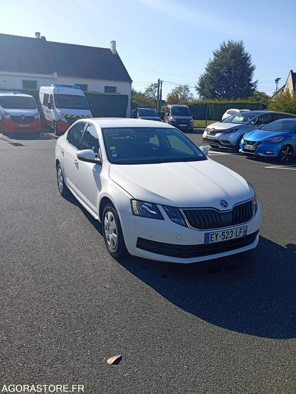 EY-523-LF - Roulant - SKODA OCTAVIA - VP - 384 000 Kms - Лек автомобил: снимка 2 EY-523-LF - Roulant - SKODA OCTAVIA - VP - 384 000 Kms - Лек автомобил: снимка 2