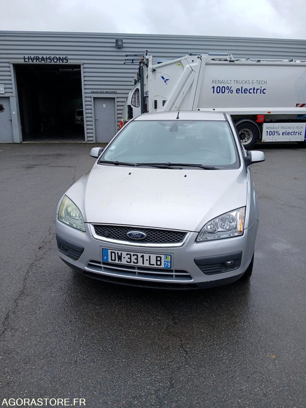 FORD FOCUS 1.8 ESSENCE - 2006 - 135 225 km - Лек автомобил: снимка 1 FORD FOCUS 1.8 ESSENCE - 2006 - 135 225 km - Лек автомобил: снимка 1