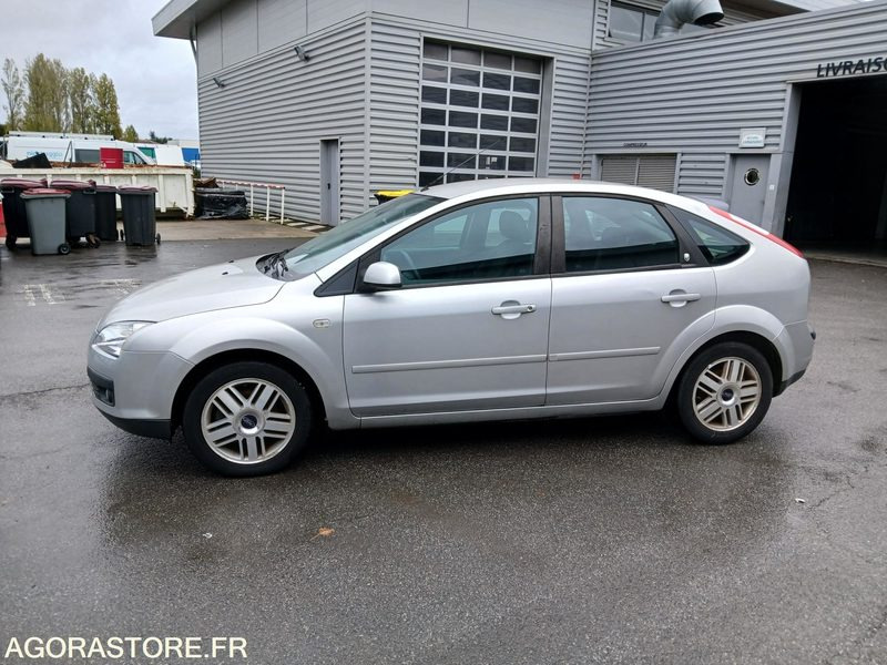 FORD FOCUS 1.8 ESSENCE - 2006 - 135 225 km - Лек автомобил: снимка 3 FORD FOCUS 1.8 ESSENCE - 2006 - 135 225 km - Лек автомобил: снимка 3