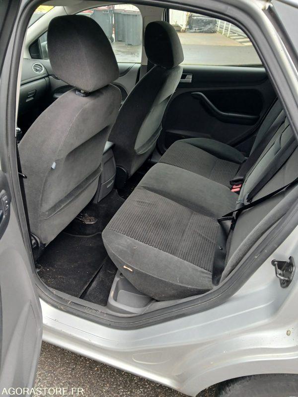 FORD FOCUS 1.8 ESSENCE - 2006 - 135 225 km - Лек автомобил: снимка 5 FORD FOCUS 1.8 ESSENCE - 2006 - 135 225 km - Лек автомобил: снимка 5