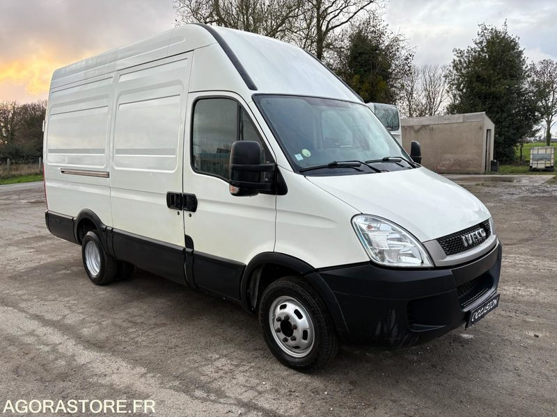 FOURGON IVECO DAILY 180 CV - 2011 - 195 600 KMS - Товарен бус: снимка 1 FOURGON IVECO DAILY 180 CV - 2011 - 195 600 KMS - Товарен бус: снимка 1