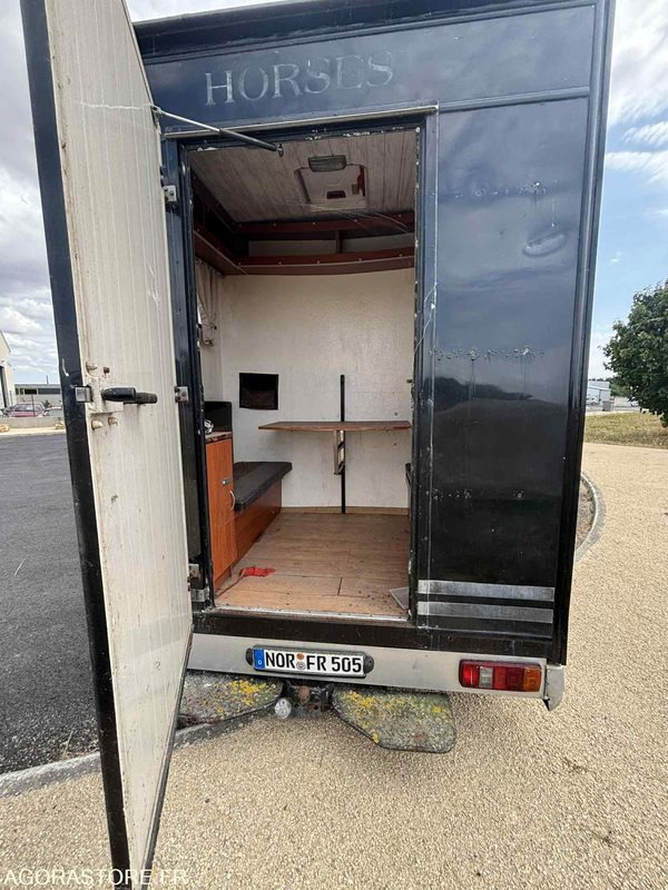 Fourgon FORD - Transport de 2 Chevaux - 2004 - 137 510 KM - Товарен бус: снимка 4 Fourgon FORD - Transport de 2 Chevaux - 2004 - 137 510 KM - Товарен бус: снимка 4