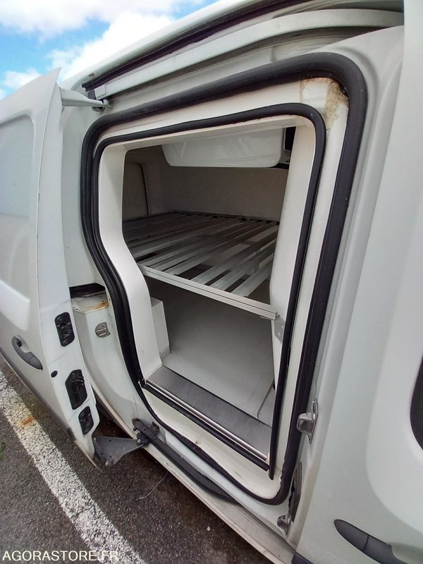 Fourgonnette frigorifique - RENAULT CN607VC - Малък ван: снимка 4 Fourgonnette frigorifique - RENAULT CN607VC - Малък ван: снимка 4