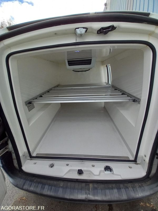 Fourgonnette frigorifique - RENAULT CN607VC - Малък ван: снимка 5 Fourgonnette frigorifique - RENAULT CN607VC - Малък ван: снимка 5