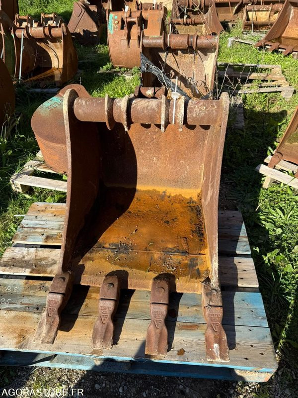 Godet 700mm Morin 3 - Кофа за Строителна техника: снимка 1 Godet 700mm Morin 3 - Кофа за Строителна техника: снимка 1