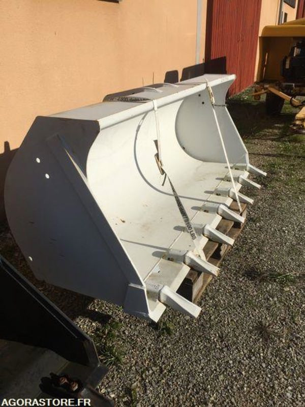 Godet neuf de chargeuse 2000mm New Holland W50, W60, W70, W80 - Кофа за товарач: снимка 5 Godet neuf de chargeuse 2000mm New Holland W50, W60, W70, W80 - Кофа за товарач: снимка 5