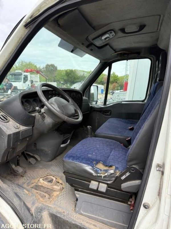 IVECO DAILY - 2003 - 173808KMS - Товарен бус: снимка 2 IVECO DAILY - 2003 - 173808KMS - Товарен бус: снимка 2