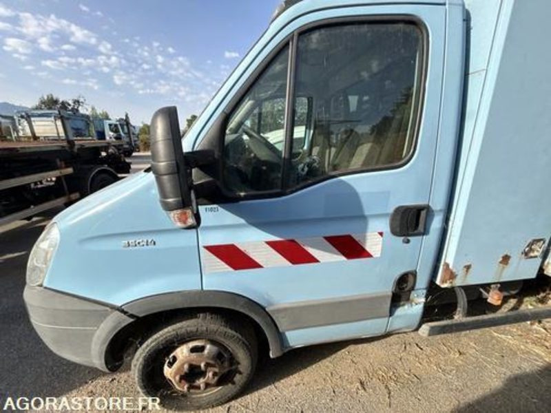 IVECO DAILY - 2011 - 158894KM - BN232WT - Товарен бус: снимка 4 IVECO DAILY - 2011 - 158894KM - BN232WT - Товарен бус: снимка 4