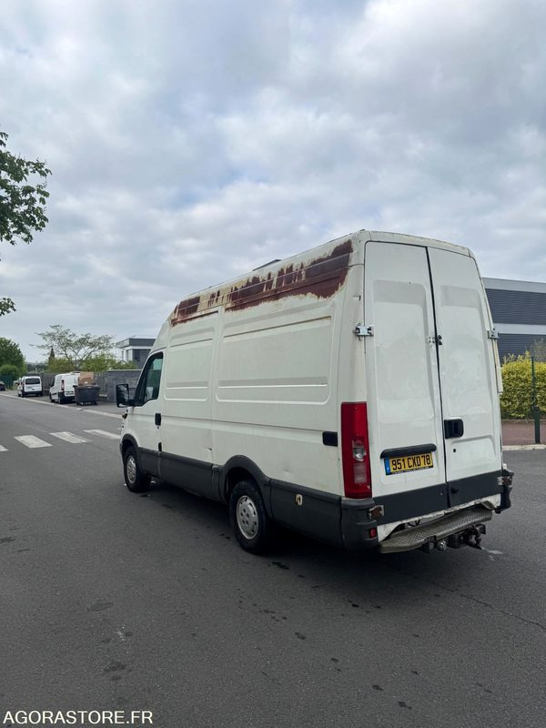 IVECO DAILY 35S12 - 67 000 KM - 2004 - Товарен бус: снимка 2 IVECO DAILY 35S12 - 67 000 KM - 2004 - Товарен бус: снимка 2