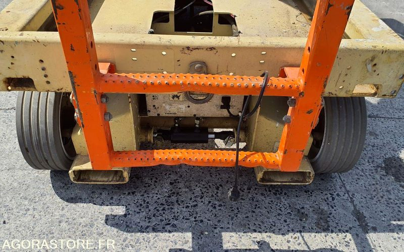 JLG 2646 ES NACELLE CISEAU ÉLECTRIQUE 10 M ÉTROIT - Работна площадка: снимка 5 JLG 2646 ES NACELLE CISEAU ÉLECTRIQUE 10 M ÉTROIT - Работна площадка: снимка 5