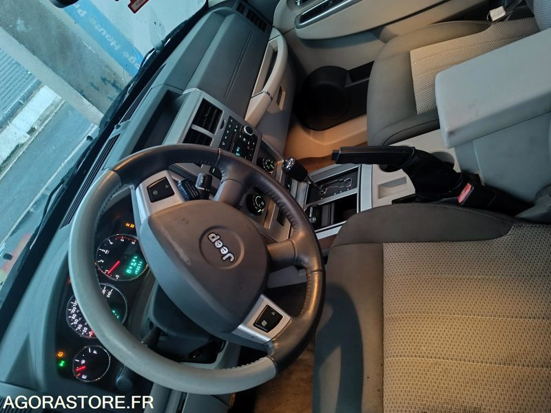 Jeep Cherokee IV 2.8 CRD Jamboree - 2009 - 193 000 KM - Лек автомобил: снимка 3 Jeep Cherokee IV 2.8 CRD Jamboree - 2009 - 193 000 KM - Лек автомобил: снимка 3