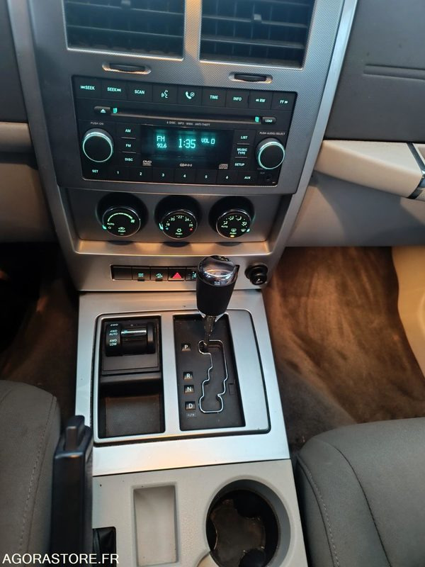 Jeep Cherokee IV 2.8 CRD Jamboree - 2009 - 193 000 KM - Лек автомобил: снимка 4 Jeep Cherokee IV 2.8 CRD Jamboree - 2009 - 193 000 KM - Лек автомобил: снимка 4