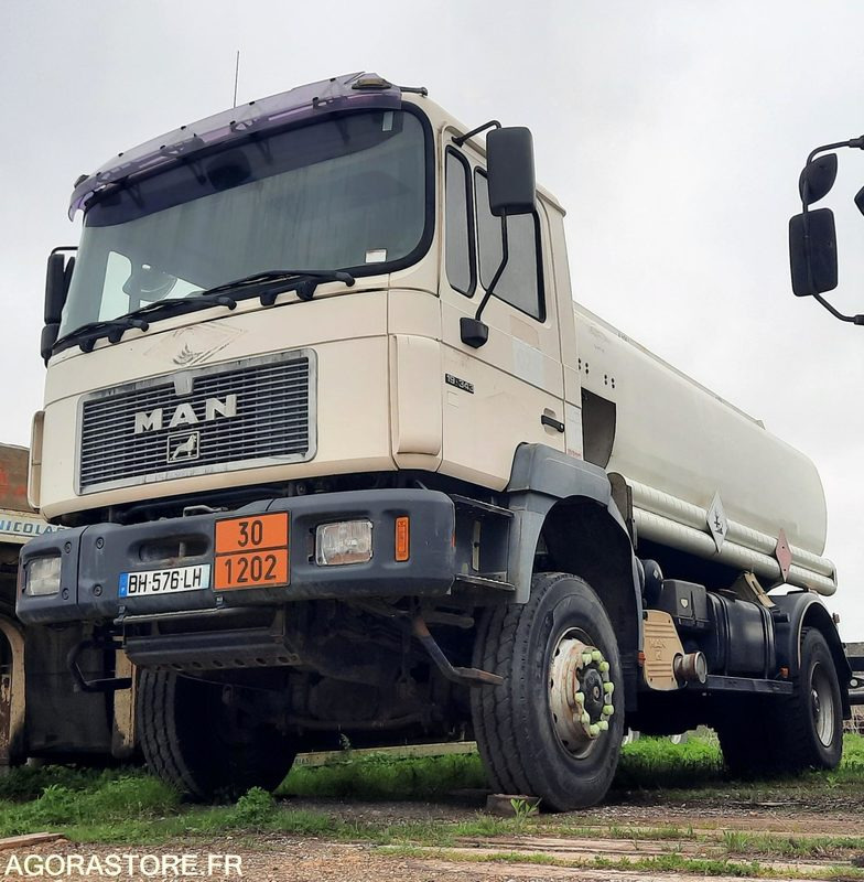 CAMION CITERNE 4x4 - MAN 19.343 - 524 755 KM (P2101604) - Камион: снимка 1 CAMION CITERNE 4x4 - MAN 19.343 - 524 755 KM (P2101604) - Камион: снимка 1