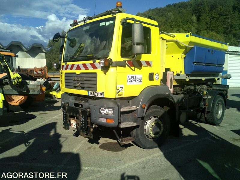 MAN 18.280 TGM 4X4 , saleuse STRATOS B40K, lame acier, aileron déneigement - Камион: снимка 3 MAN 18.280 TGM 4X4 , saleuse STRATOS B40K, lame acier, aileron déneigement - Камион: снимка 3