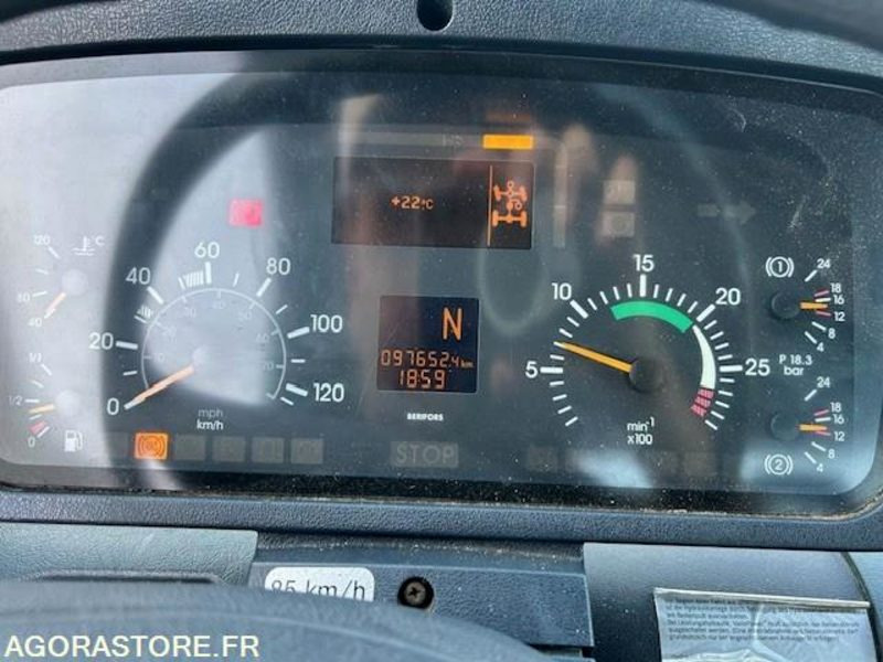 MERCEDES UNIMOG U300C VERSION COMMUNALE 2000 97652 KM - Камион: снимка 3 MERCEDES UNIMOG U300C VERSION COMMUNALE 2000 97652 KM - Камион: снимка 3