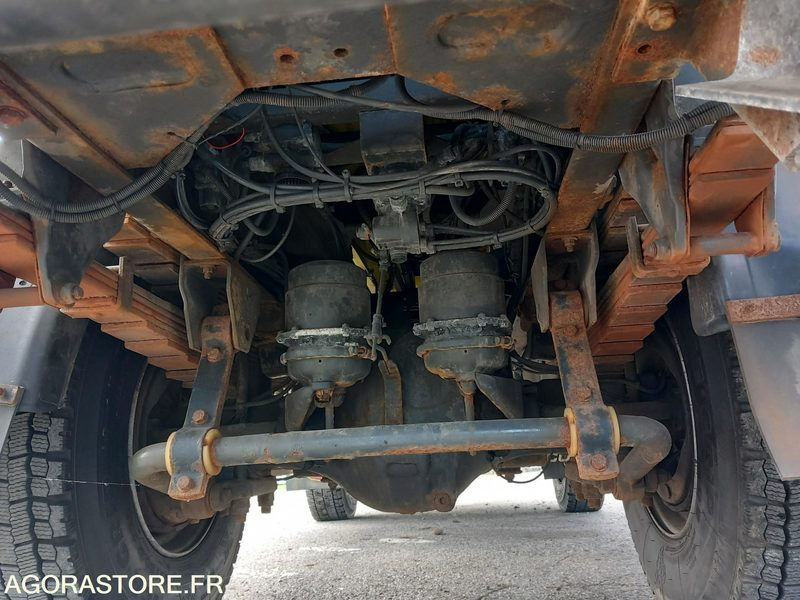 RENAULT KERAX 4X4 DXI 370 BENNE + Saleuse MECAGIL LEBON (KR0406 + SL0203) - Камион: снимка 4 RENAULT KERAX 4X4 DXI 370 BENNE + Saleuse MECAGIL LEBON (KR0406 + SL0203) - Камион: снимка 4