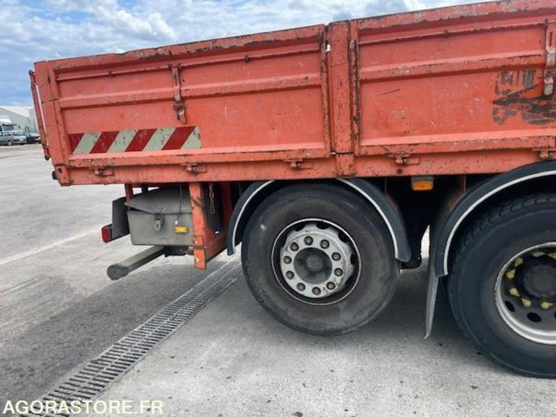RENAULT PREMIUM LANDER 430.26 - PLATEAU GRUE - GRUE FASSI F150 + RADIO - 2011 - Камион: снимка 3 RENAULT PREMIUM LANDER 430.26 - PLATEAU GRUE - GRUE FASSI F150 + RADIO - 2011 - Камион: снимка 3