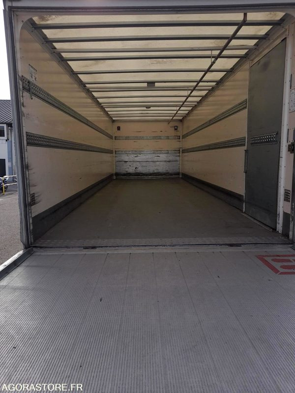 Камион Renault Poids Lourds Type D12 / 387919 Kms / 2017 / EP-912-ML: снимка 10